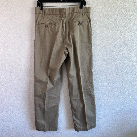 Dockers Premium Men’s Flat Front Straight Fit Khaki Pants - Picture 4 of 14